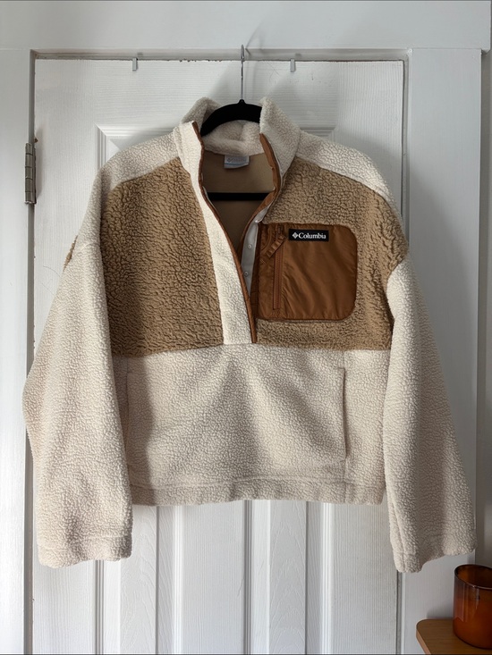 Columbia Jackets & Blazers - Columbia Women’s Cropped Beige & Tan Sherpa Pullover Jacket